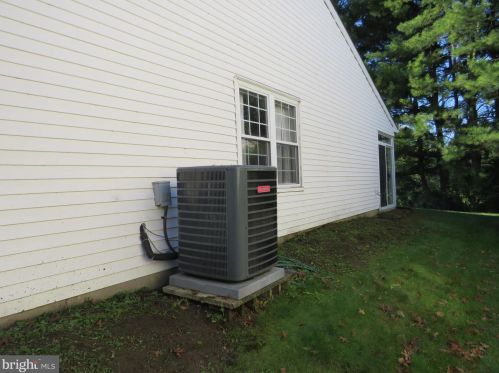 53 Lake View Ter, Columbus NJ  08022-1033 exterior