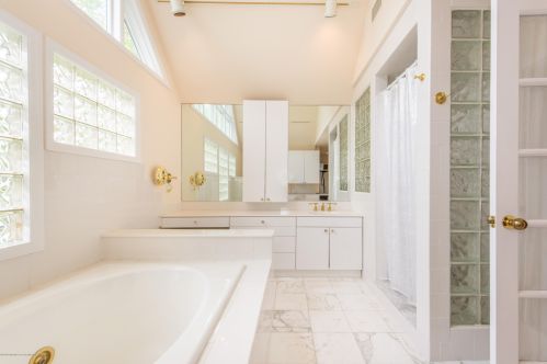 125 Bridges Rd, Little Silver NJ 07739-1634 exterior