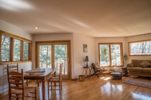 61 Vly Rd, Amherst MA 01002-9717 exterior