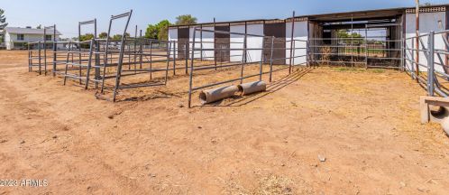 4210 Country Gables Dr, Phoenix AZ 85053-4528 exterior