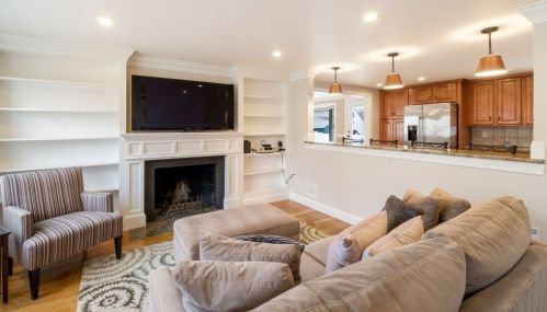 100 Kimball Rd, Dedham MA 02026-3727 exterior