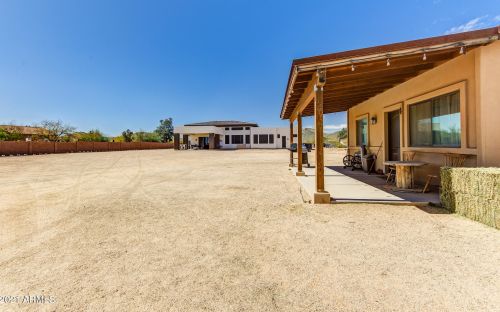 35205 3rd Ave, Phoenix AZ 85027-5908 exterior