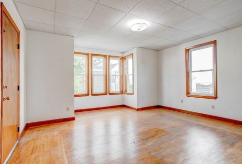 282 Sprague St, Fall River MA 02724-2719 exterior