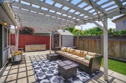 2165 Bradhoff Ave, San Leandro CA 94577-6119 exterior