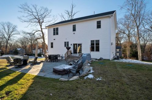 106 Gregory Dr, Seekonk MA  02771-4308 exterior