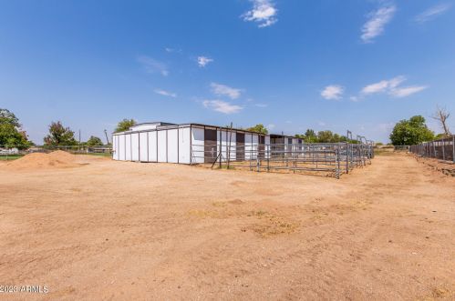 4210 Country Gables Dr, Phoenix AZ 85053-4528 exterior