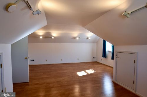 353 Hendrickson Ave, West Deptford NJ 08096-1327 exterior