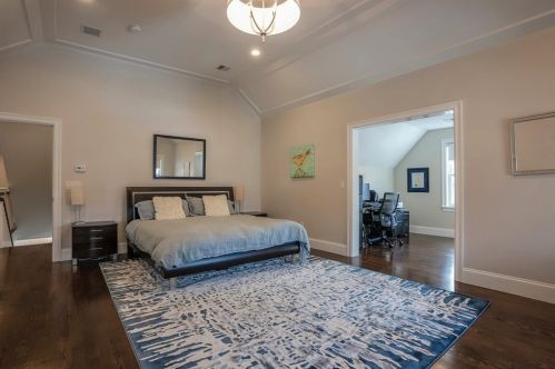 319 Hillcrest Rd, Needham MA 02492-4028 exterior