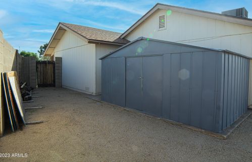 2322 Country Gables Dr, Phoenix AZ 85053-4532 exterior