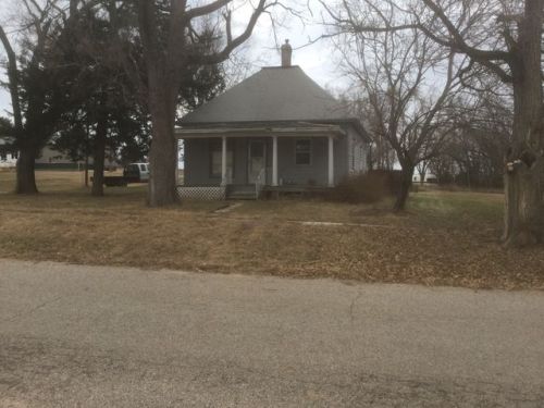 320 1st St, Nora, NE 68961-4412