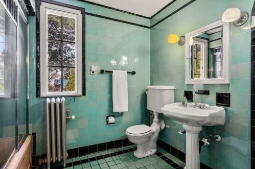 4 Kensington Rd, Worcester MA 01602-1814 exterior