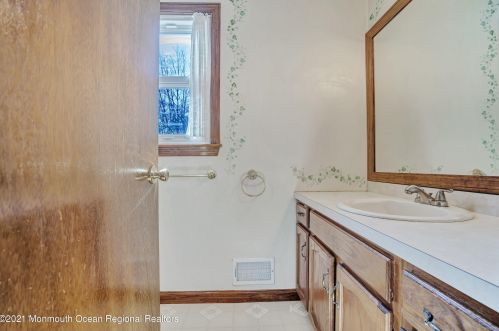 11 Red Cedar Ct, Jackson Twp NJ 08527-1351 exterior