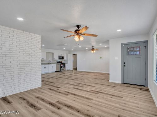 5526 Clarendon Ave, Phoenix AZ 85033-4118 exterior