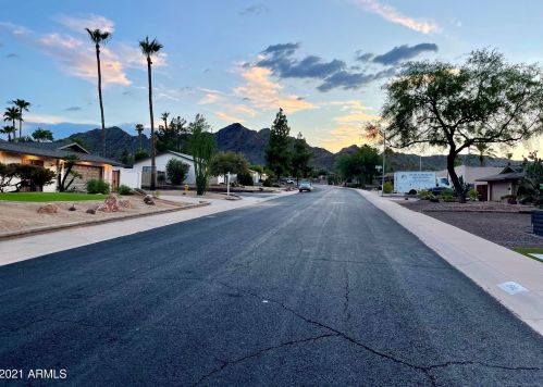 2501 Beryl Ave, Phoenix AZ  85028-3714 exterior