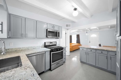 2205 Cambridge Ave, Phoenix AZ 85008-1027 exterior