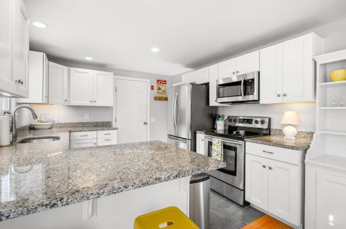 130 Main St, Dennis MA 02638-2019 exterior