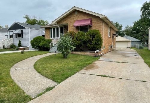 4521 Kenilworth Ave, Forest View, IL 60402-4324