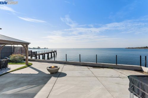 13095 Neptune Dr, San Leandro CA  94577-3130 exterior