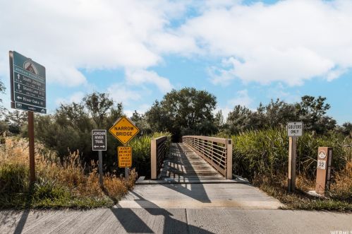 733 Clb Oaks Dr, Sandy UT 84070 exterior