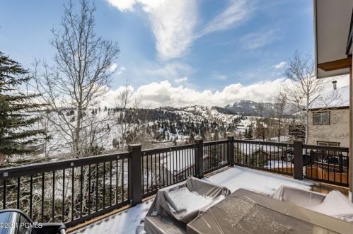 4019 Sunrise Dr, Park City UT 84098-4757 exterior