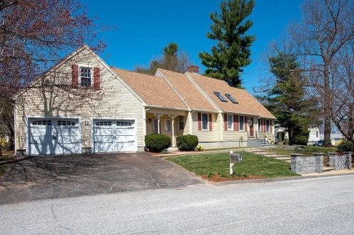 2 Trevor Ln, Worcester MA  01605-1081 exterior