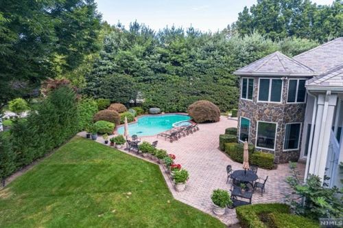 354 Madison Ave, Cresskill NJ 07626-1338 exterior