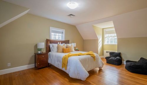 544 Quinobequin Rd, Newton MA 02468-2129 exterior