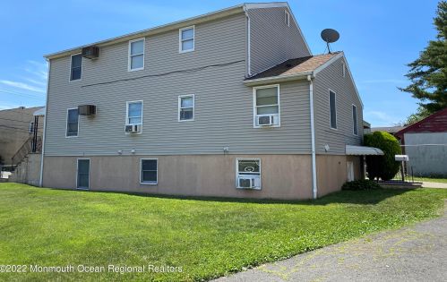 17 Lawrence St, Belleville, NJ 07109-1045