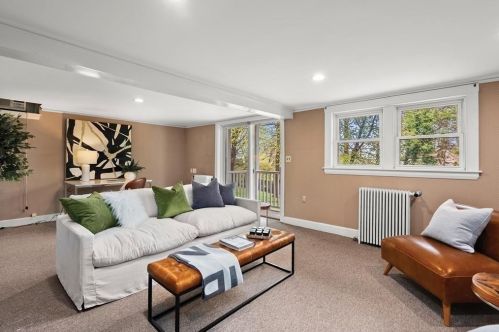 55 Farlow Rd, Newton MA 02458-2439 exterior