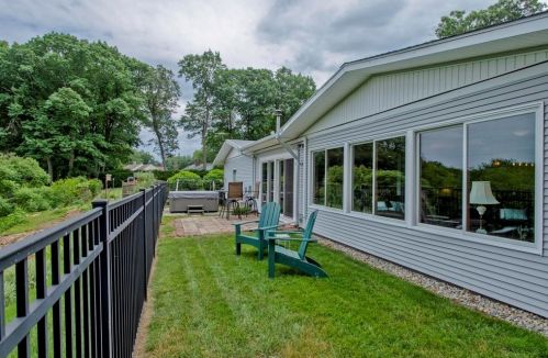 95 Llewellyn Dr, Montgomery MA 01085-2513 exterior