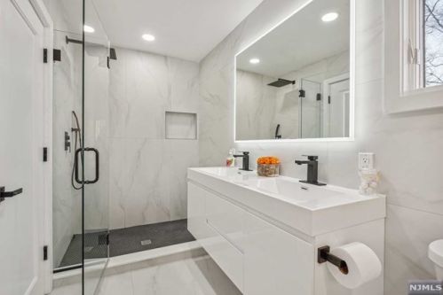 135 Knickerbocker Rd, Cresskill NJ  07626-2439 exterior