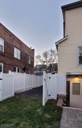 264 Davis Ave, Kearny NJ 07032-3402 exterior