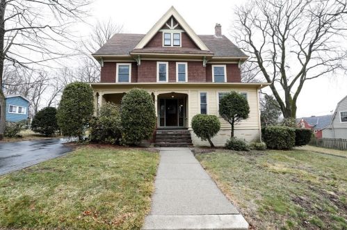 22 Lenox St, Worcester, MA 01602-1411