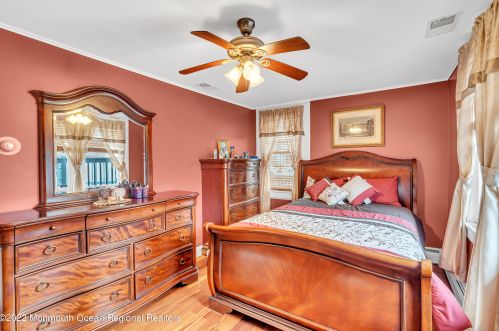 1326 Locust Dr, Tinton Falls NJ 07712-4911 exterior