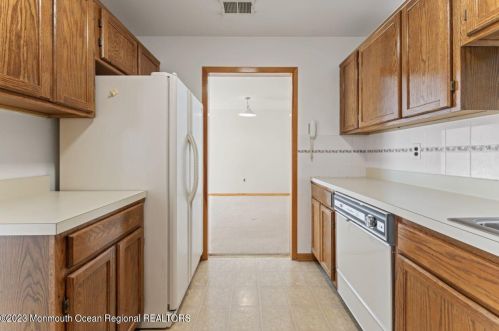 73 Wigwam Ln, Tinton Falls NJ 07724-3176 exterior