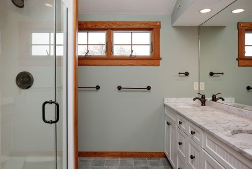 137 Main St, Falmouth MA 02540-2763 exterior