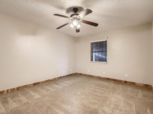 7032 Greenview Cir, Fort Worth TX 76120-1343 exterior