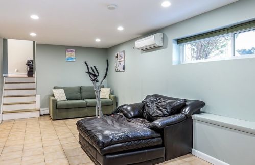 14 Selwyn Rd, Newton MA 02461-2142 exterior