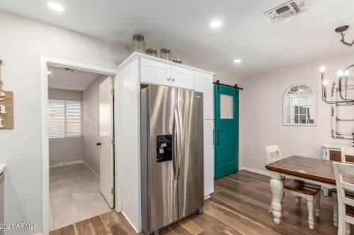 1406 Clarendon Ave, Phoenix AZ 85018-5524 exterior