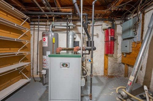 11 Fisher Rd, Worcester MA 01602-2810 exterior