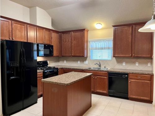 20126 Brookwood Holw, Richmond TX  77407-4005 exterior