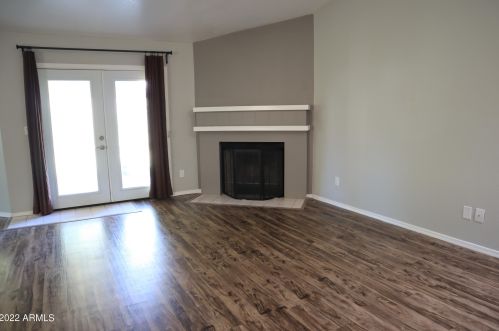 2934 Blackhawk Dr, Phoenix AZ  85050-4720 exterior