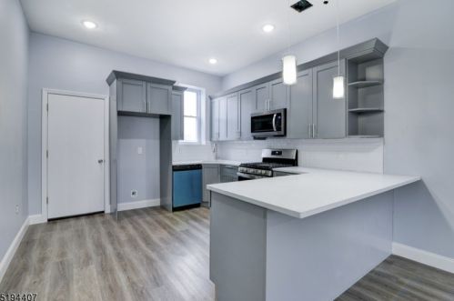 96 Greylock Ave, Belleville, NJ 07109-3326