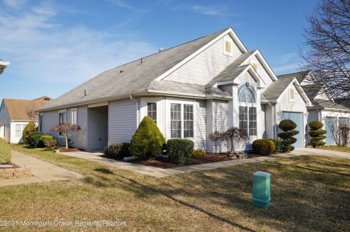 11 Manchester Ct, Jackson Twp NJ 08527-3972 exterior