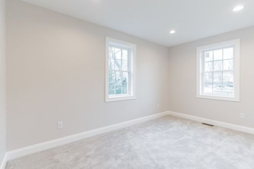 40 Lawrence Ave, East Bridgewater MA 02324-1613 exterior