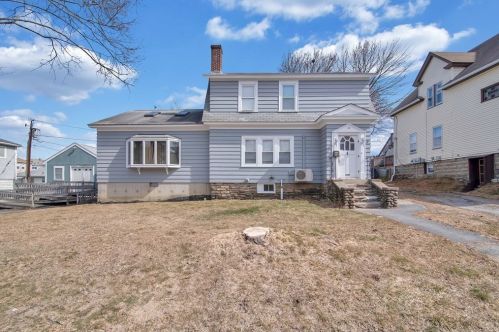 13 Ashwood St, Worcester, MA 01604-3831