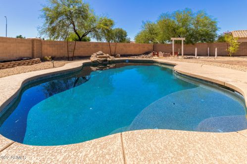 8227 Apache St, Phoenix AZ 85003-2726 exterior