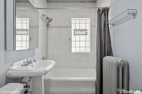 2529 Oak Park Ave, Forest View IL 60402-2532 exterior