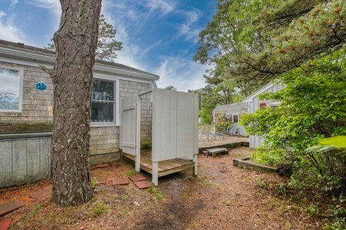 280 Great Pond Rd, Eastham MA  02642-2402 exterior