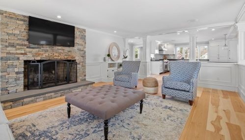 2 Golfview Dr, Hingham MA 02043-2633 exterior